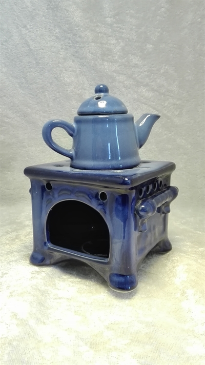 Antik komfur med madam blå kaffekande i keramik